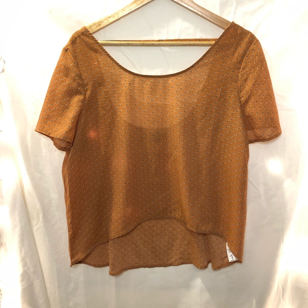 soft flowy low back short sleeve top